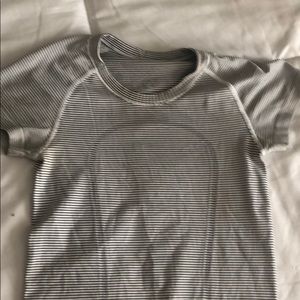 Lululemon short sleeve sized tag removed size 2